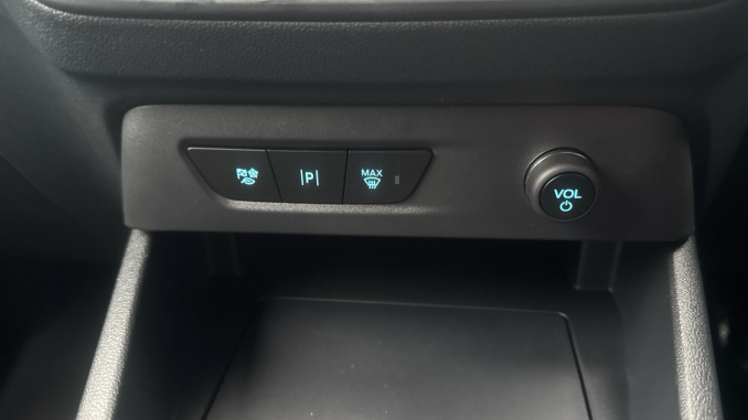 Ford Transit Courier E-Transit Courier 100kW 43kWh Trend Van Auto - Image 32